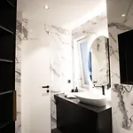 Prestigious Downtown Apartment *