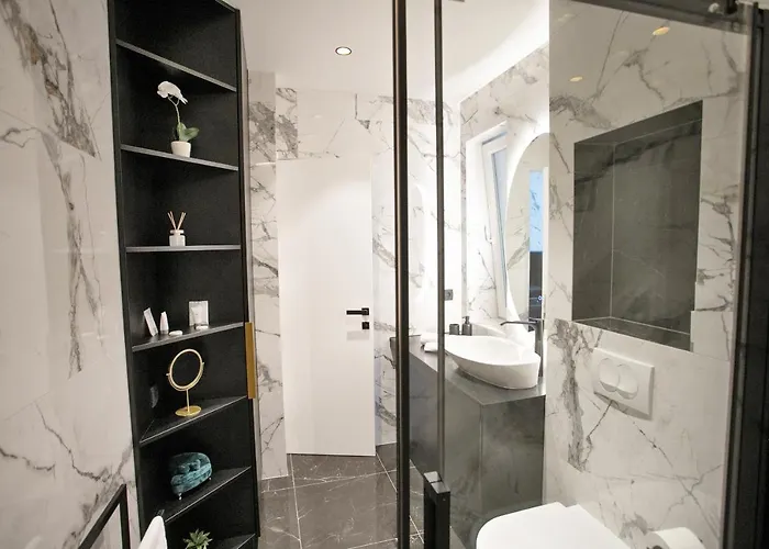 Prestigious Downtown Апартаменты *